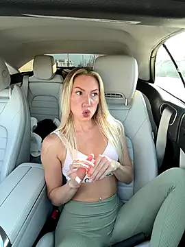 LuisaBecker live sex cam