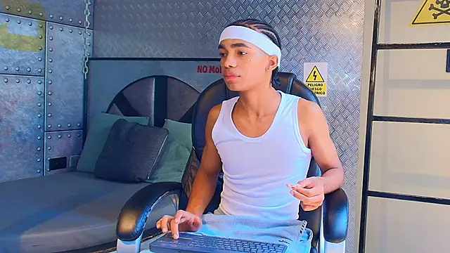 AlanCutee live sex cam