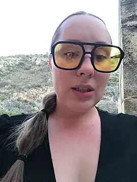 Mona_Plus live sex cam