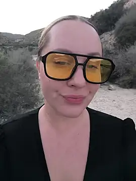 Mona_Plus live sex cam