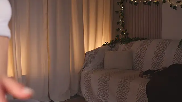 UdelaHathorne live sex cam