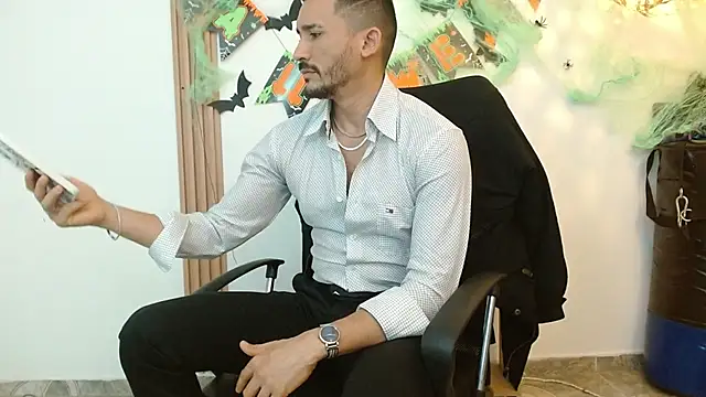 Reiko_85_ live sex cam