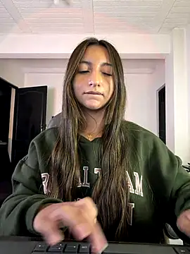 aly_golden_ live sex cam