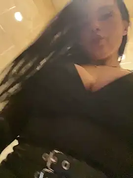 CrazzyChicks live sex cam