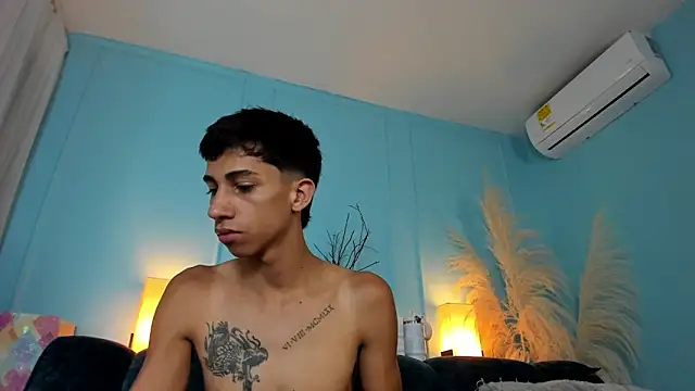 Lucian_Davi live sex cam