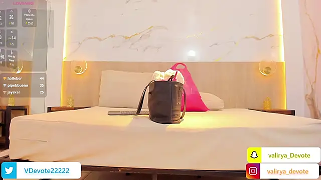 valirya_devote live sex cam