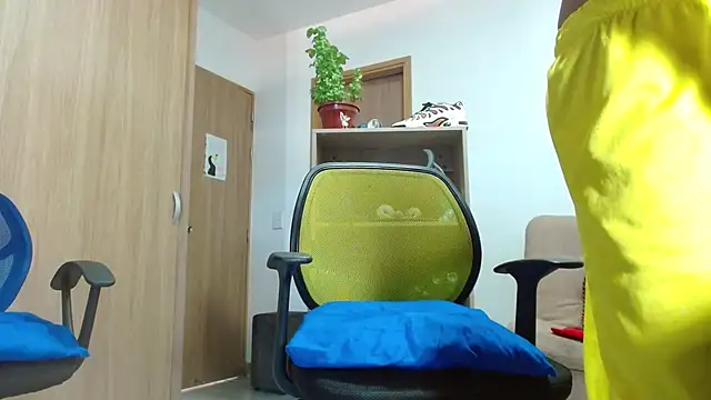 skinny23cm live sex cam