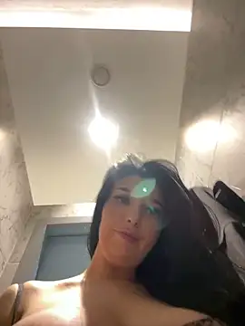 Tisha_Busty live sex cam