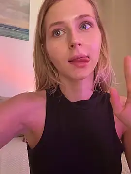 LunaRase live sex cam