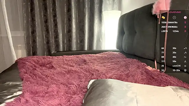 YourLittleElfie live sex cam