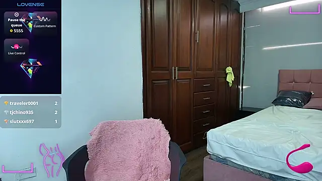 MiaHotmez live sex cam