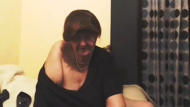MioritaHard live sex cam