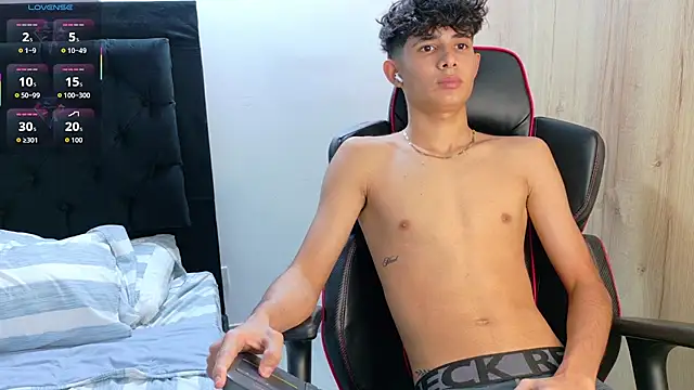 Noah-Garcia live sex cam