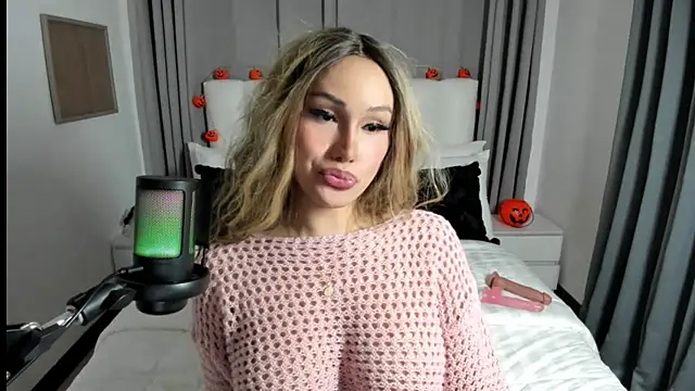 LustfulMonica live sex cam