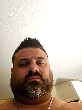 Roddog18 live sex cam