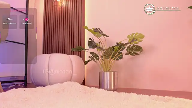 nicdani_1 live sex cam