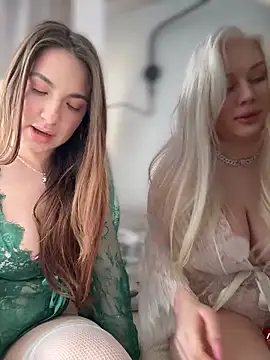 LaraHollywood live sex cam
