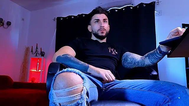 MightyAaron66 live sex cam