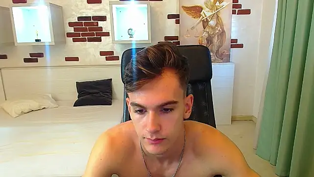 BradyFlint live sex cam