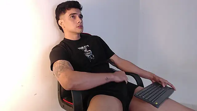 adam_levis17 live sex cam
