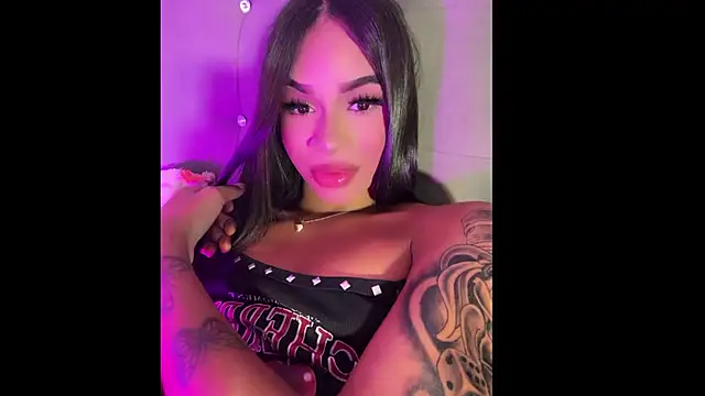 Daniela-AdamsXx live sex cam