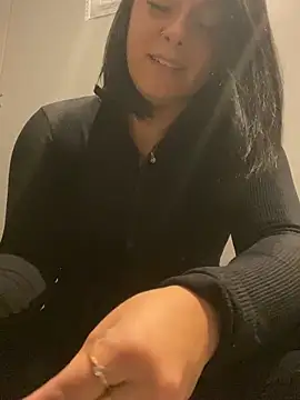 Luccreccia_ live sex cam