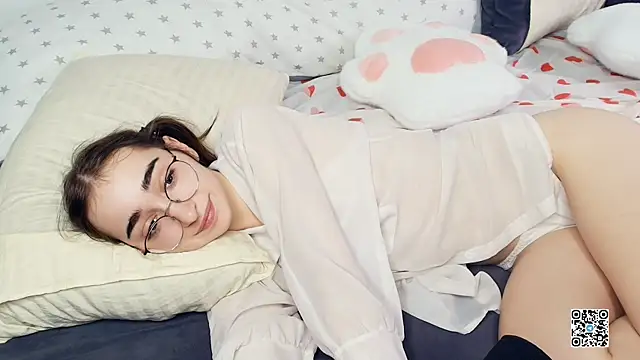 PollyBeev live sex cam