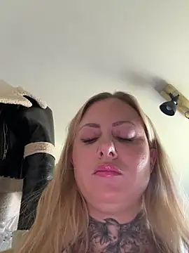 Sophi_Spice live sex cam