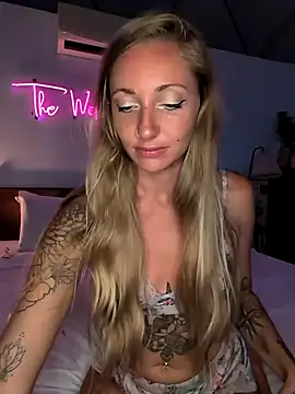 OpheliaRox live sex cam