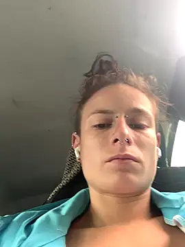 GoldenPussy1329 live sex cam