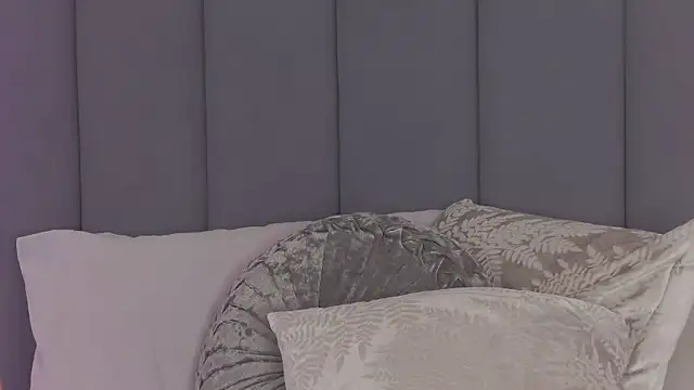 MarilynNova live sex cam