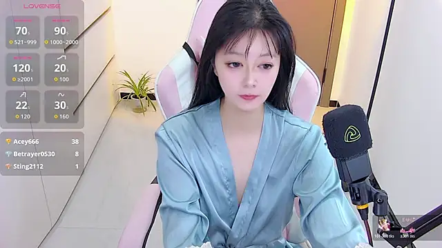 Fioriy66 live sex cam