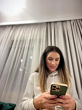 HotXMom live sex cam