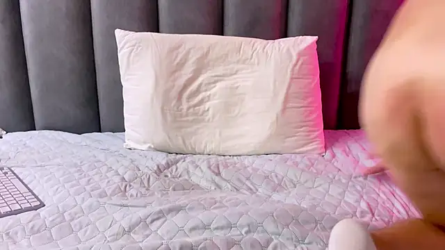 max_shy live sex cam