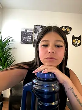 Alyshanon18 live sex cam