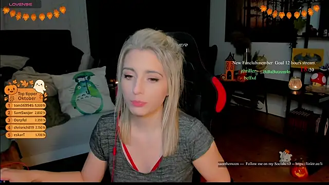 Lisaonthemoon live sex cam
