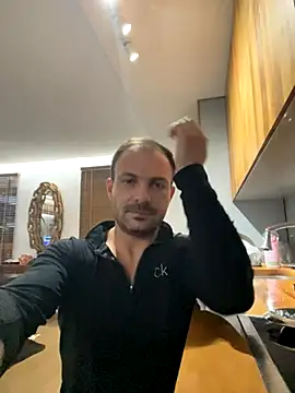Adventurehotman live sex cam