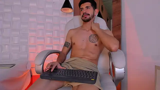 AlejandroStormm live sex cam
