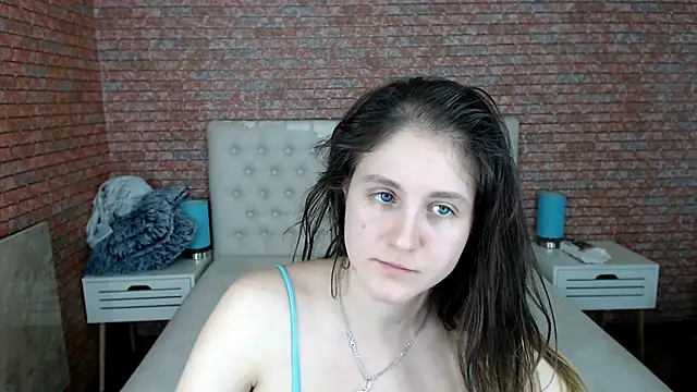 Holliy_Cooper's web cam