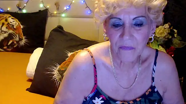HappyWomanOn's cam snapshot