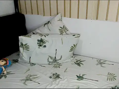 Fuckmytits22's cam snapshot