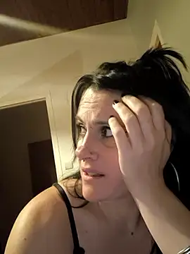 Sosso19squirt live sex cam