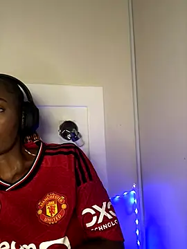 LuciousLips96 live sex cam