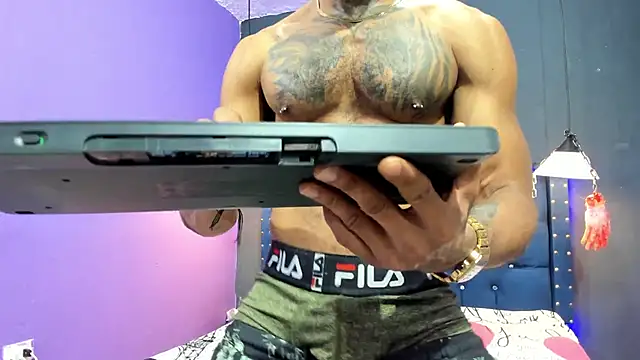 Salomon_koude live sex cam