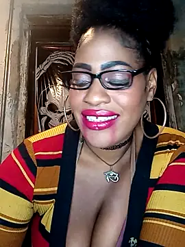 AmazonianMistress's web cam