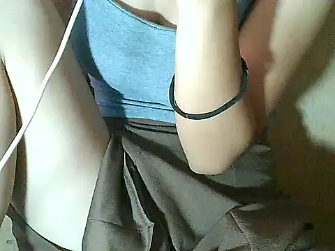 PinaySkinnyGirl's web cam