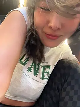 Ninazhang live sex cam