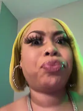 ThickAssRena live sex cam