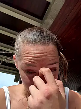 Wildmaca live sex cam