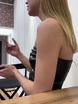 KiraMyers live sex cam